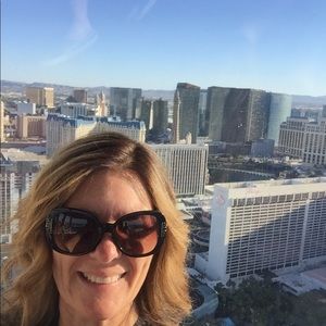 Meet your Posher, Debbie